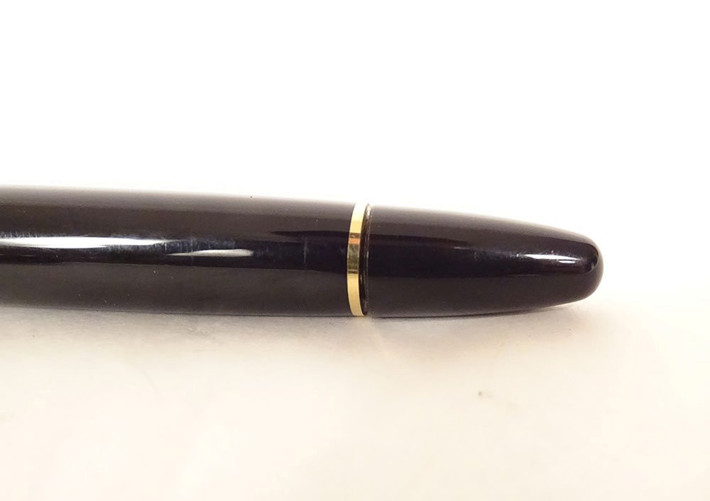 Stylo plume Montblanc Meisterstuck plume or 18K résine noire XXème siècle-photo-8