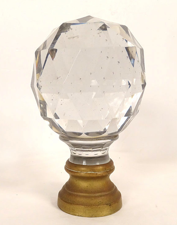 Boule d'escalier cristal taillé Baccarat facettes bronze doré XIXème siècle