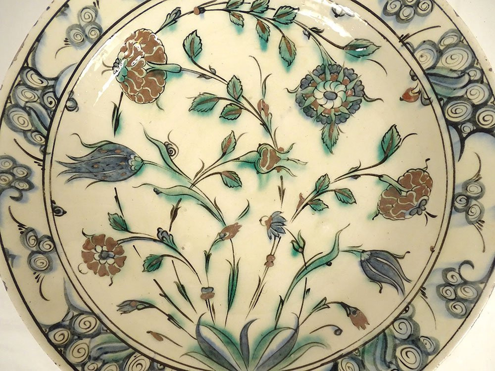 Grand plat Iznik céramique fleurs œillets tulipes Art Ottoman Turquie XVIIè-photo-2