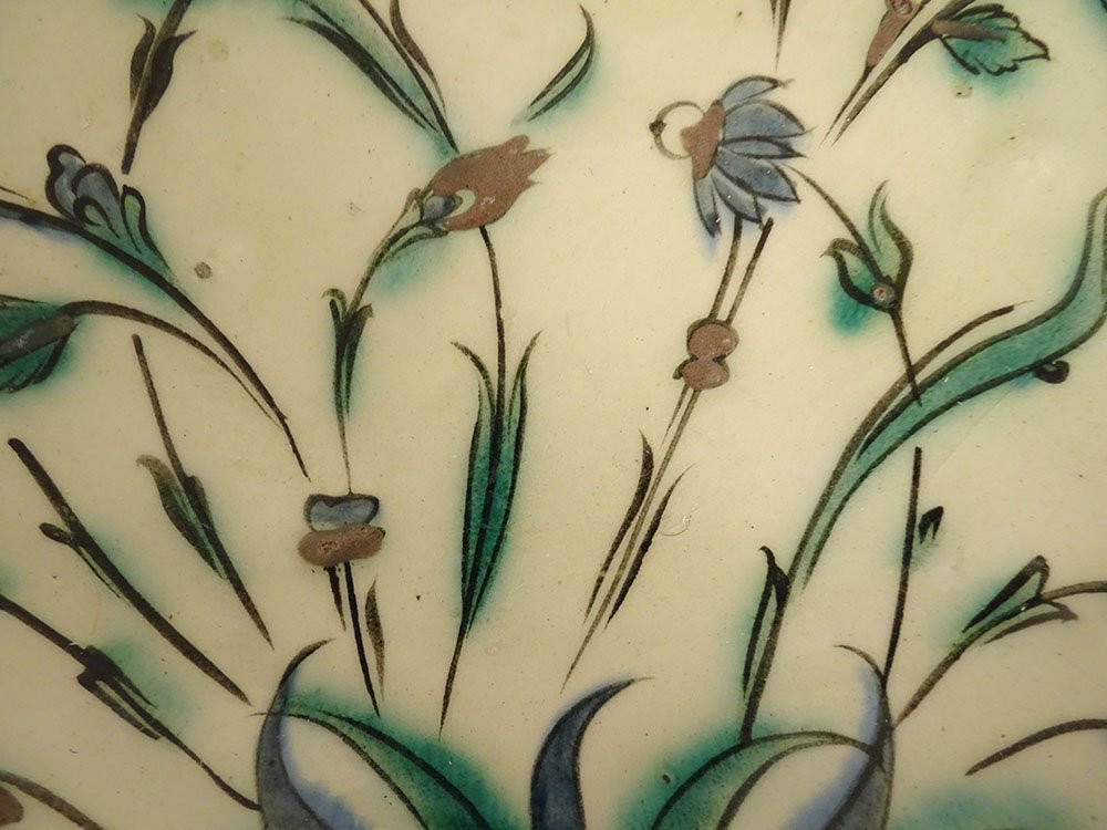 Grand plat Iznik céramique fleurs œillets tulipes Art Ottoman Turquie XVIIè-photo-4