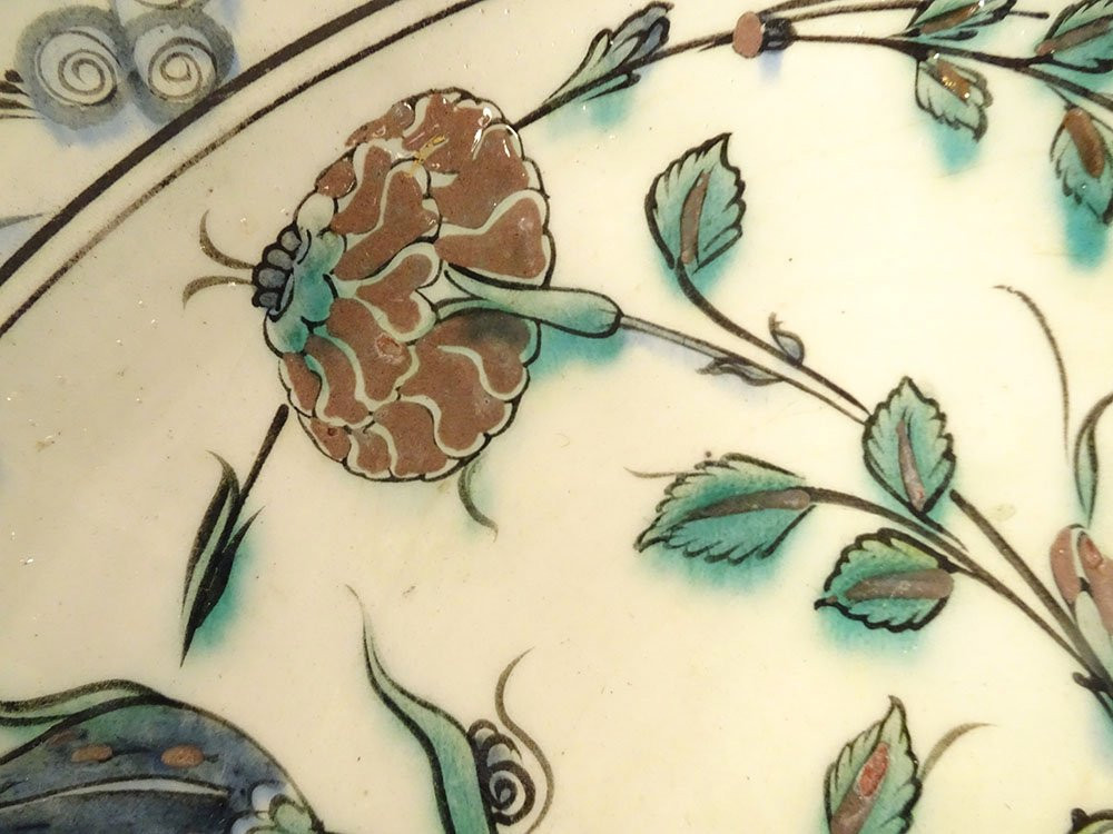 Grand plat Iznik céramique fleurs œillets tulipes Art Ottoman Turquie XVIIè-photo-2