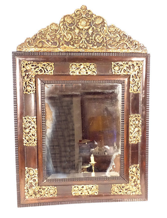 Miroir glace Louis XIV laiton repoussé noyer palissandre fleurs oiseaux 18è