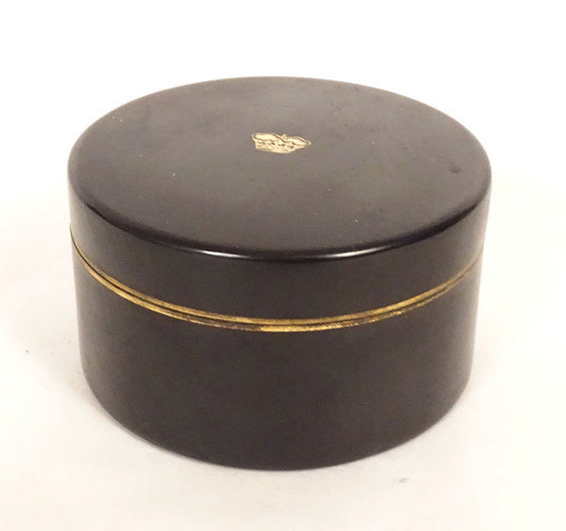 Petite boîte ronde laquée japonaise incrustation or couronne Japon XIXème