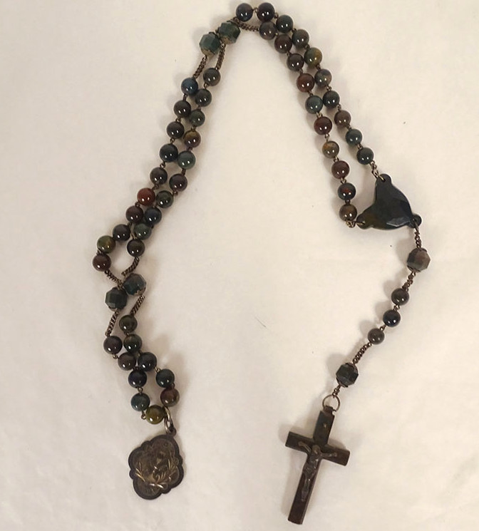 Chapelet rosaire agate mousse métal croix crucifix calice XIXème siècle