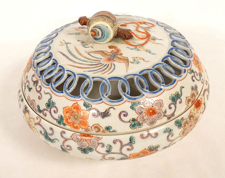 Samson Porcelain Covered Potpourri Jar With Japanese-style Kakiemon Decoration, 19th Century