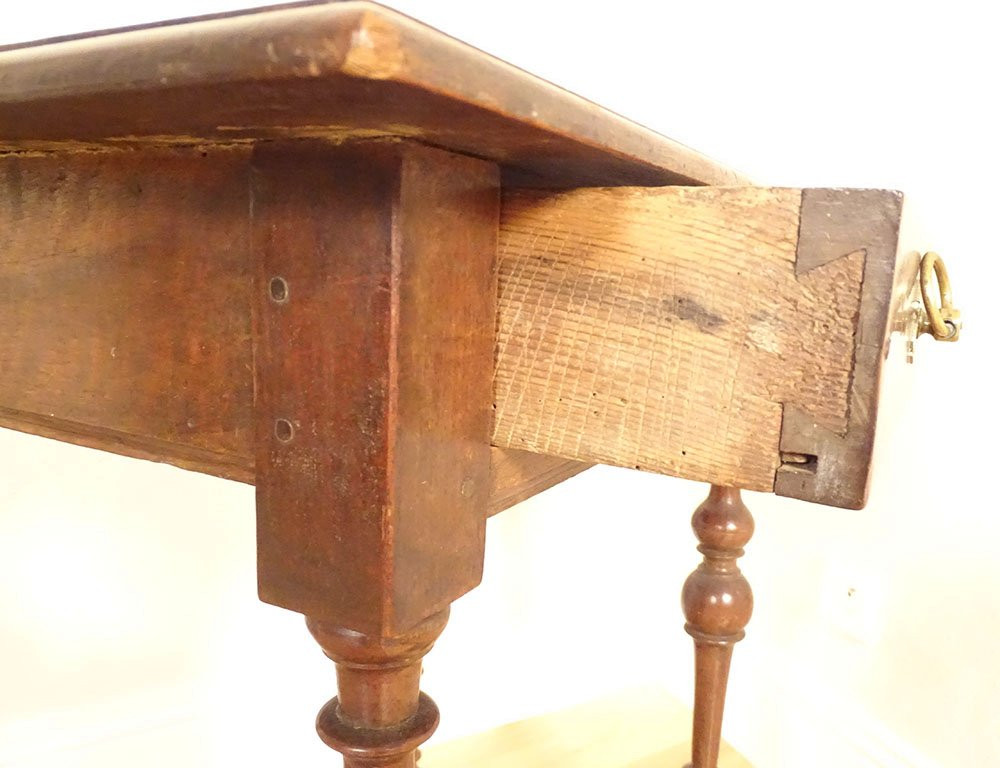 Petite table d'appoint noyer sculpté pieds balustre tiroir XVIIIème siècle-photo-4