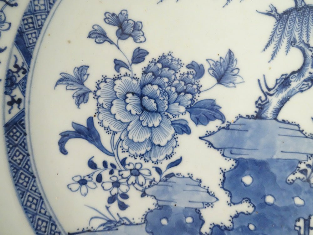 Large White And Blue Porcelain Platter From The Kangxi Garden, China East India Company, 18th Century-photo-3