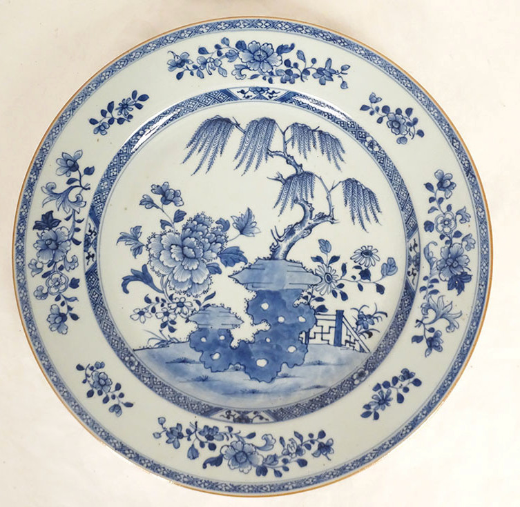Large White And Blue Porcelain Platter From The Kangxi Garden, China East India Company, 18th Century