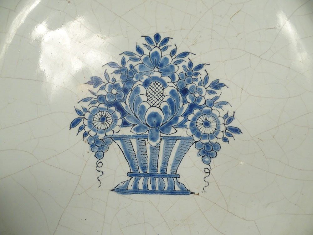 Grand plat octogonal faïence Rouen décor camaïeu bleu panier fleuri XVIIIè-photo-2