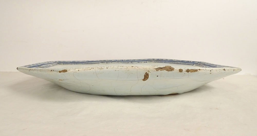 Grand plat octogonal faïence Rouen décor camaïeu bleu panier fleuri XVIIIè-photo-2