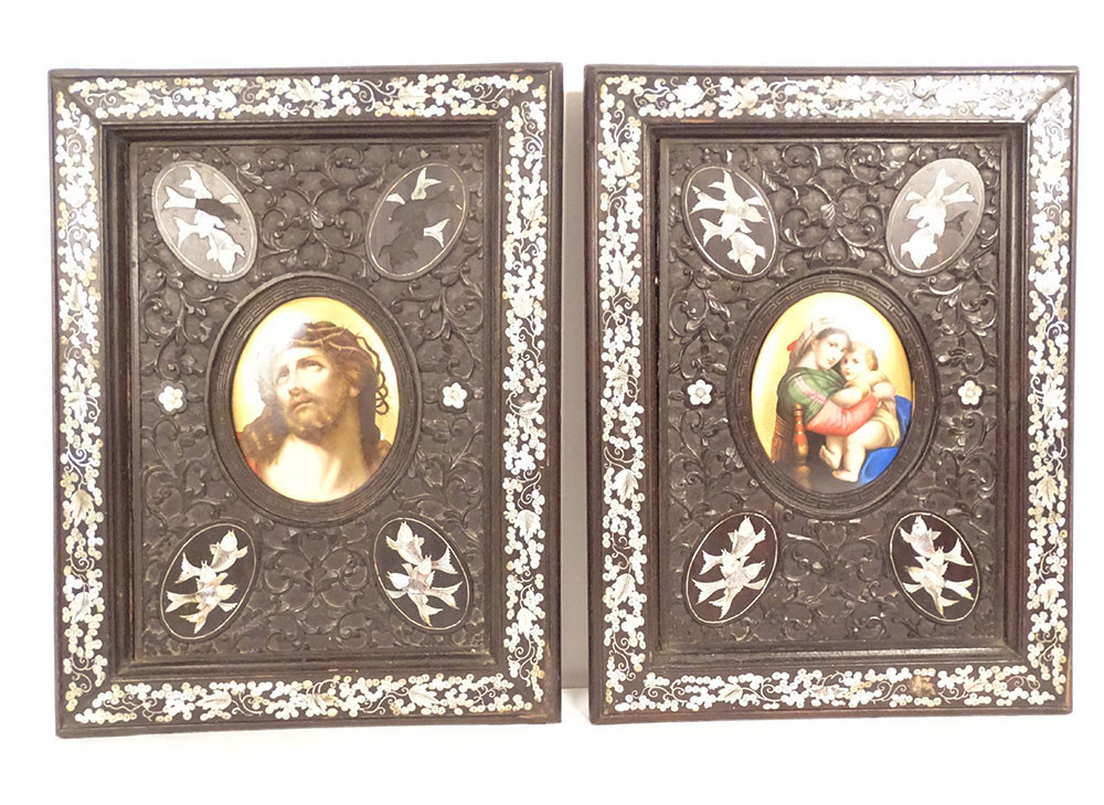 Paire miniatures porcelaine Vierge Enfant Christ cadres bois nacre XIXème