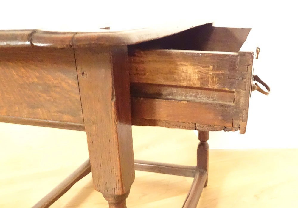 English Lowboy Table In Carved Oak, England, George I Period, 18th Century-photo-5