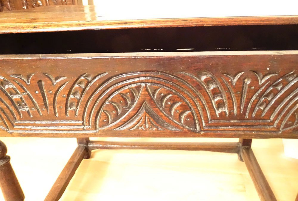 English Lowboy Table In Carved Oak, England, George I Period, 18th Century-photo-6