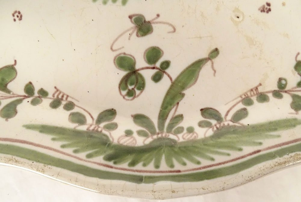 Oval Earthenware Dish From Moustiers With A Figure, Flowers, And Foliage, 18th Century-photo-4