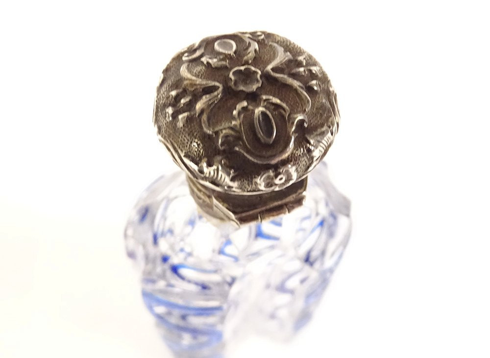 Flacon à sels cristal taillé Overlay bleu argent massif métal XIXème siècle-photo-2