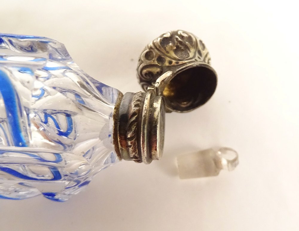Flacon à sels cristal taillé Overlay bleu argent massif métal XIXème siècle-photo-4