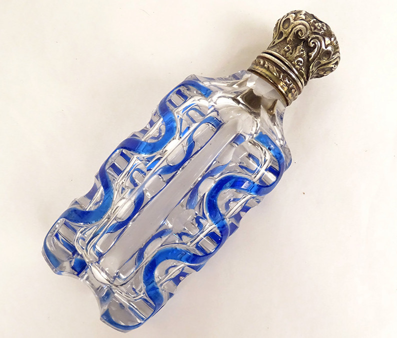 Flacon à sels cristal taillé Overlay bleu argent massif métal XIXème siècle