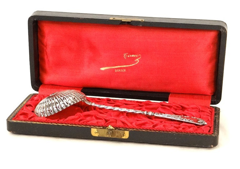 Saupoudreuse cuillère saupoudrer argent massif Coffret 50gr XIXème siècle