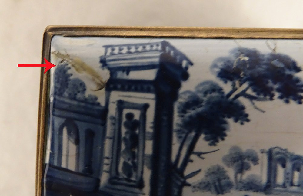 Small Enamel Box With A Landscape Of Ruins And Brass Figures, 18th Century Coat Of Arms.-photo-3