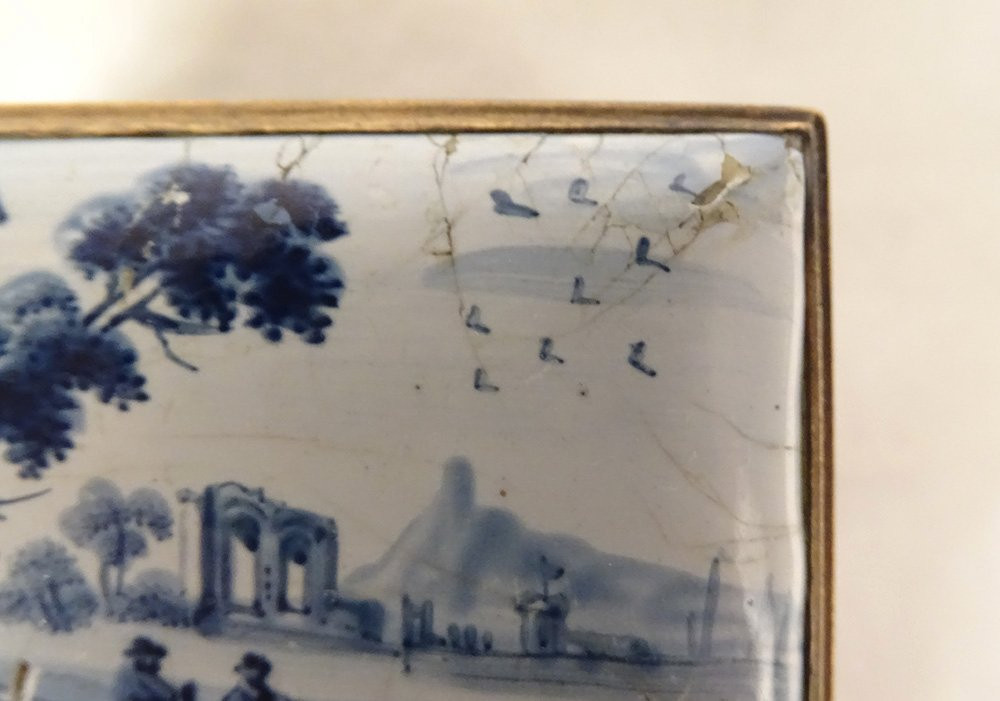 Small Enamel Box With A Landscape Of Ruins And Brass Figures, 18th Century Coat Of Arms.-photo-4