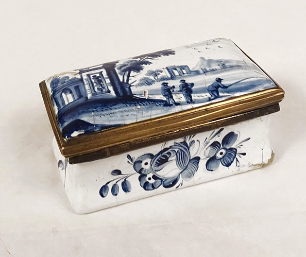 Small Enamel Box With A Landscape Of Ruins And Brass Figures, 18th Century Coat Of Arms.