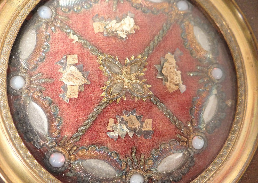 Reliquaire cadre bois Saints cabochons nacre fleurs XIXè-photo-1