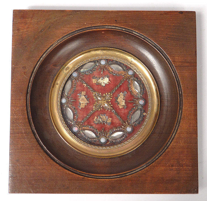Reliquaire cadre bois Saints cabochons nacre fleurs XIXè