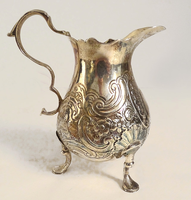 English Silver Milk Jug Tripod Shell 100gr 19th Century