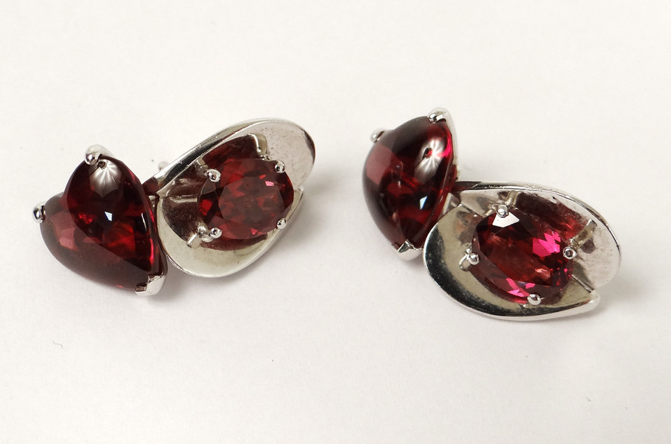 Paire boutons de manchette or blanc rubellite tourmaline rouge XXème siècle