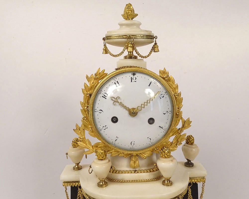 Louis XVI Portico Clock With White Marble Columns, Gilt Bronze Vases, 18th Century-photo-2