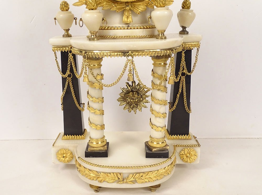 Louis XVI Portico Clock With White Marble Columns, Gilt Bronze Vases, 18th Century-photo-3