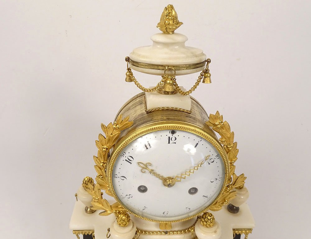 Louis XVI Portico Clock With White Marble Columns, Gilt Bronze Vases, 18th Century-photo-4