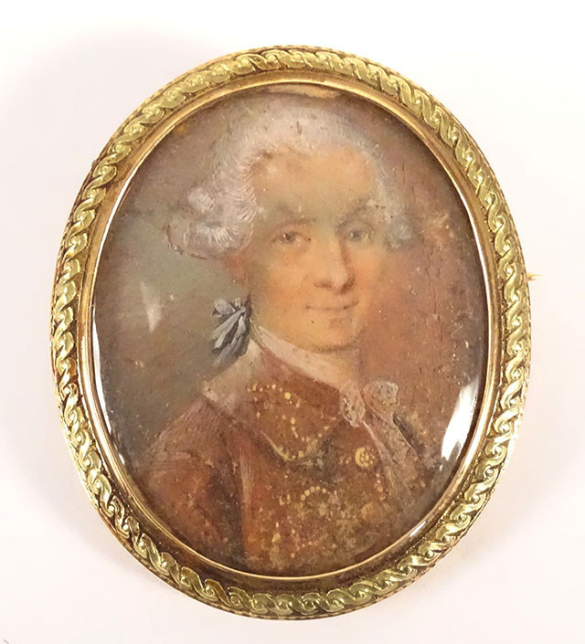 18k Solid Gold Medallion Brooch Painted Miniature Portrait Of 18th Century Aristocrat