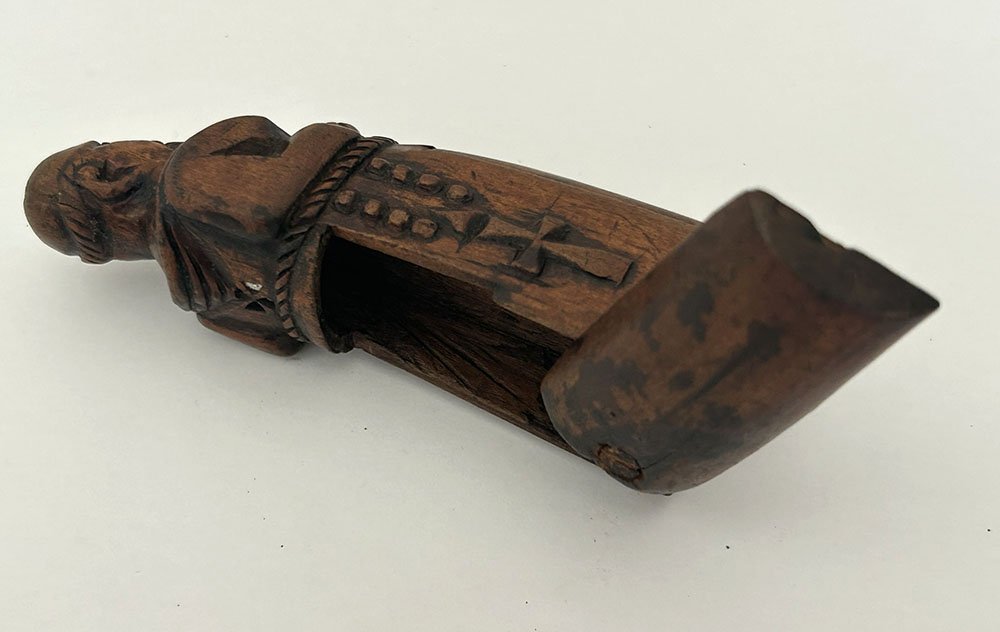 Erotic, Risqué Snuff Box, Carved Wood, Depicting A Praying Monk; 19th-century Folk Art-photo-1