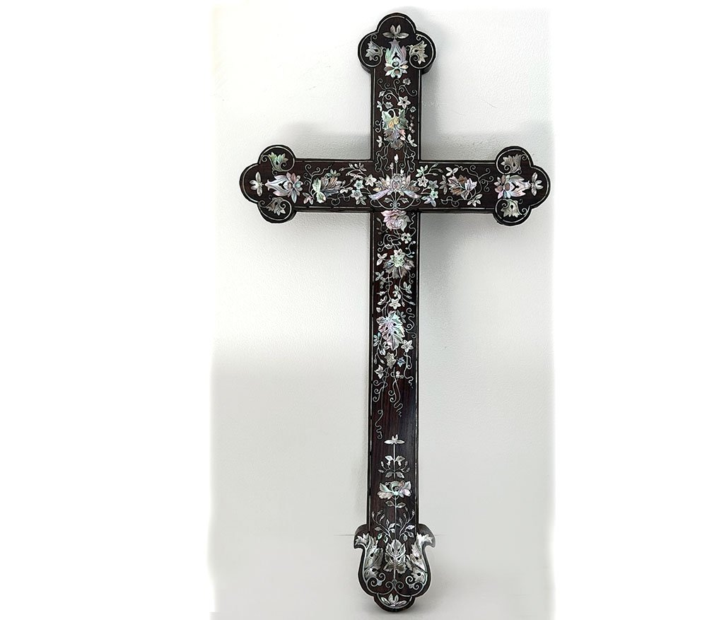 Croix crucifix bois nacre marqueterie fleurs Vietnam Indochine XIXè siècle