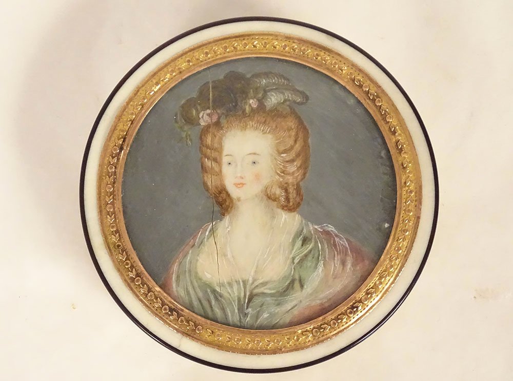 Miniature Ivory Tortoiseshell Round Box Painted With A Portrait Of Marie Antoinette, 18th Century-photo-2