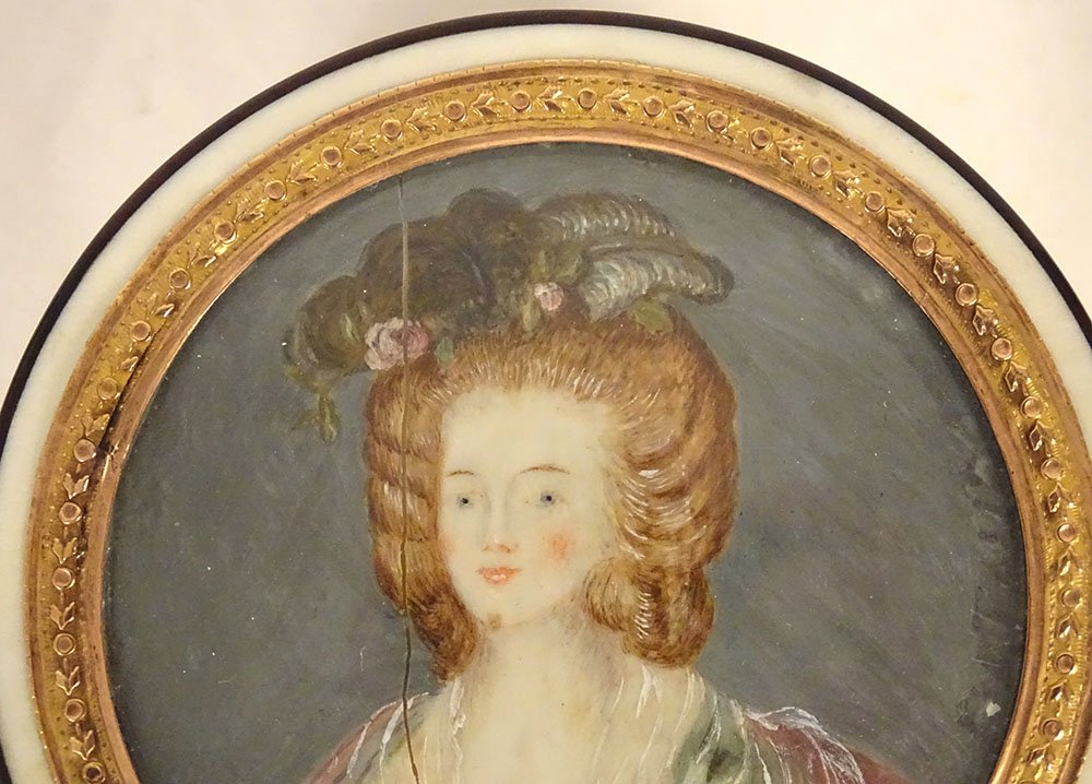 Miniature Ivory Tortoiseshell Round Box Painted With A Portrait Of Marie Antoinette, 18th Century-photo-3