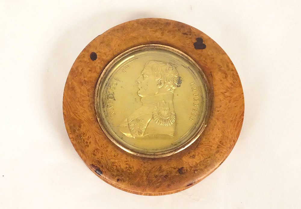 Round Elm Burl Box With Bronze Medal Depicting Emperor Napoleon I, By Gayrard, 19th Century-photo-2