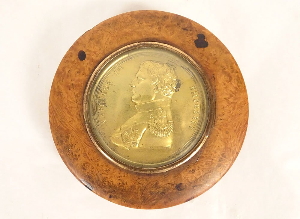 Round Elm Burl Box With Bronze Medal Depicting Emperor Napoleon I, By Gayrard, 19th Century-photo-3