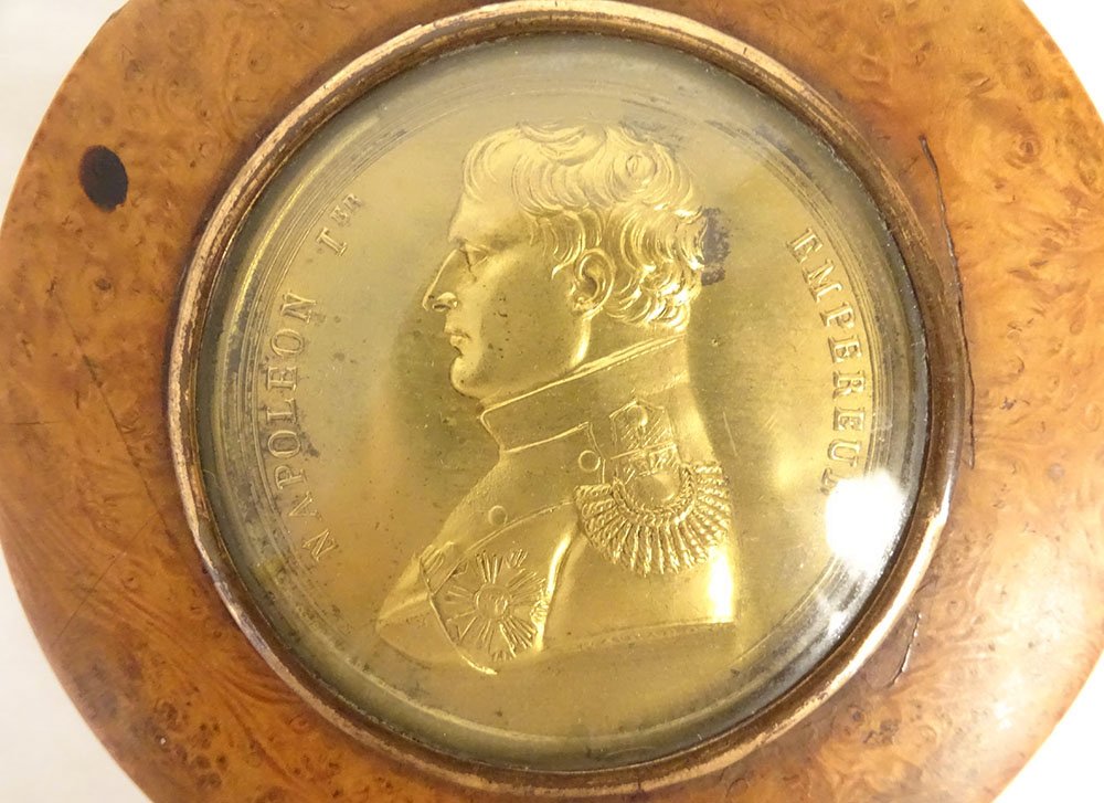 Round Elm Burl Box With Bronze Medal Depicting Emperor Napoleon I, By Gayrard, 19th Century-photo-4