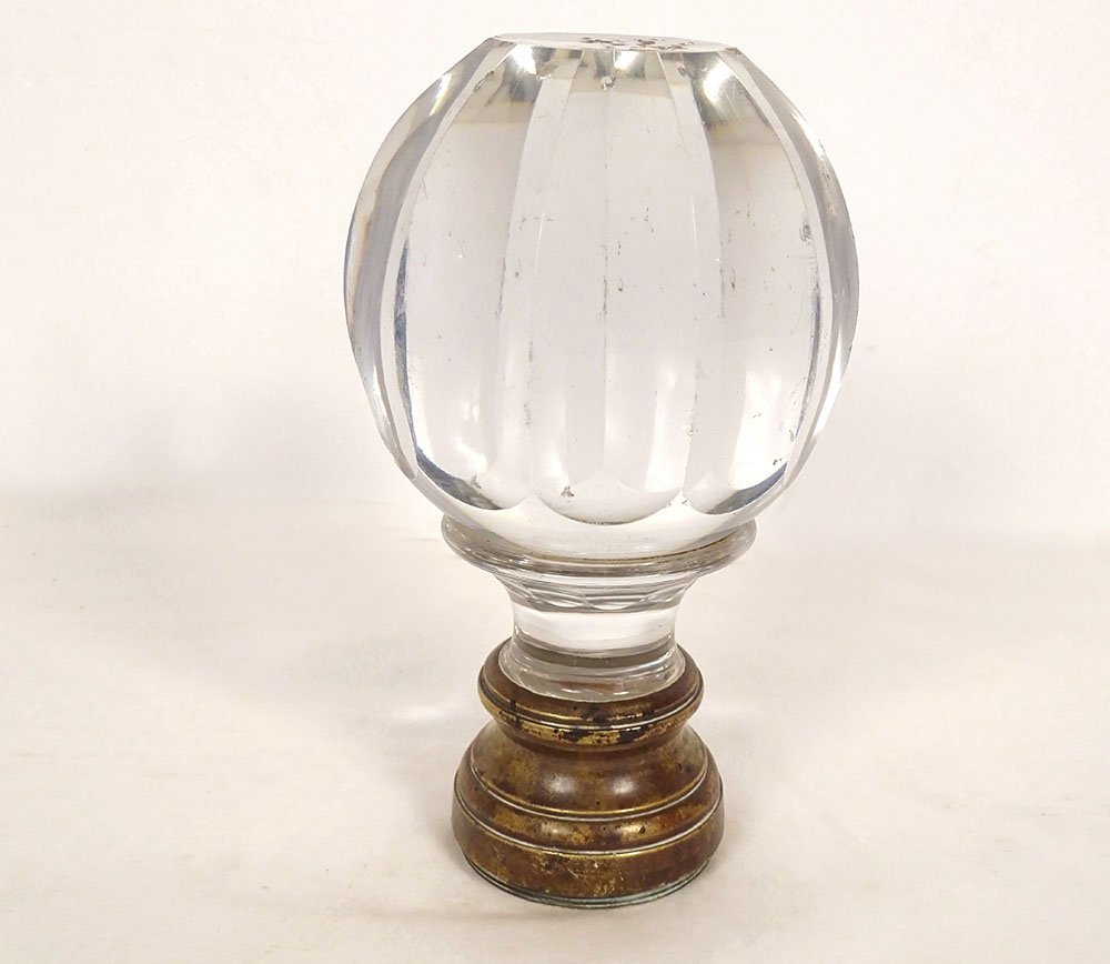 Boule d'escalier cristal taillé Baccarat laiton doré décoration XIXè siècle