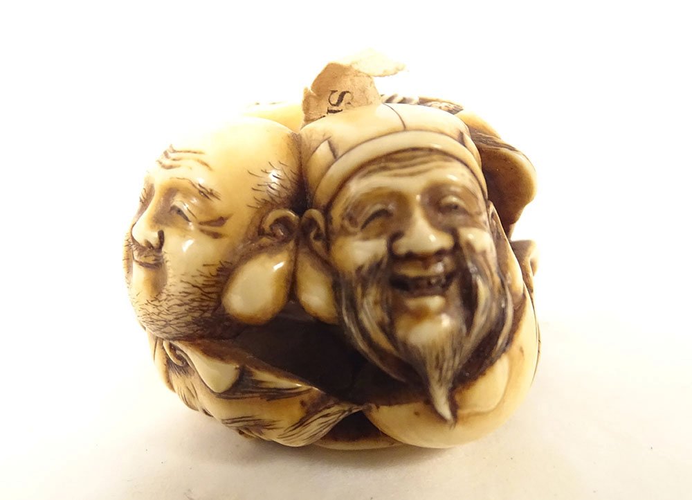 Netsuke ivoire sculpté signé Tomochika masques Nô visages Japon Edo XIXème-photo-2