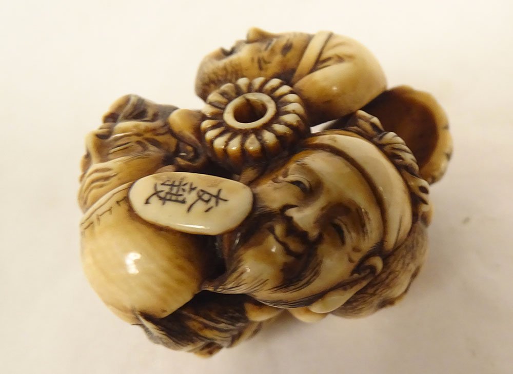 Netsuke ivoire sculpté signé Tomochika masques Nô visages Japon Edo XIXème-photo-4