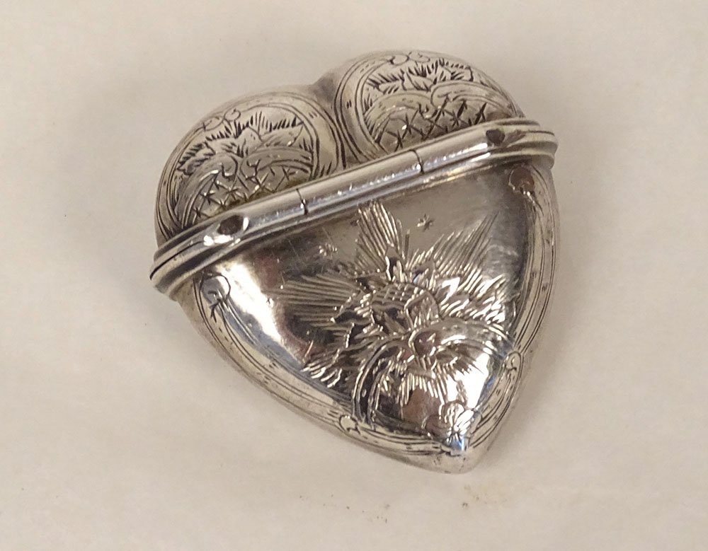 Small Solid Silver Heart-shaped Box, Used As A Reliquary And Vinegar Bottle, 17.37 G, 19th Century-photo-4