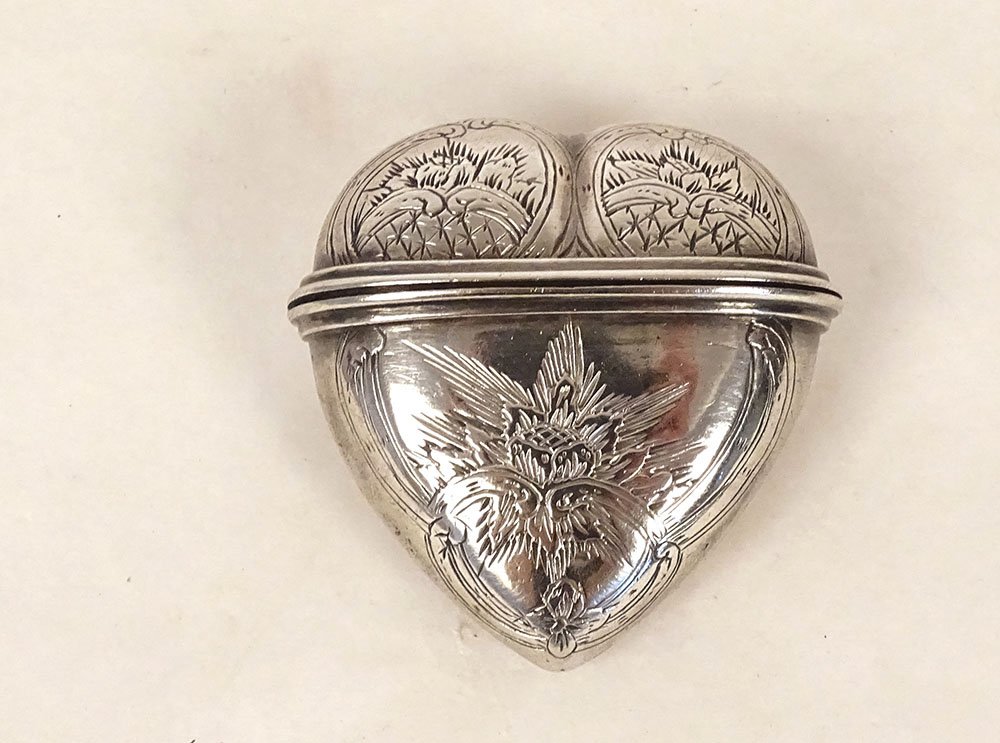 Small Solid Silver Heart-shaped Box, Used As A Reliquary And Vinegar Bottle, 17.37 G, 19th Century