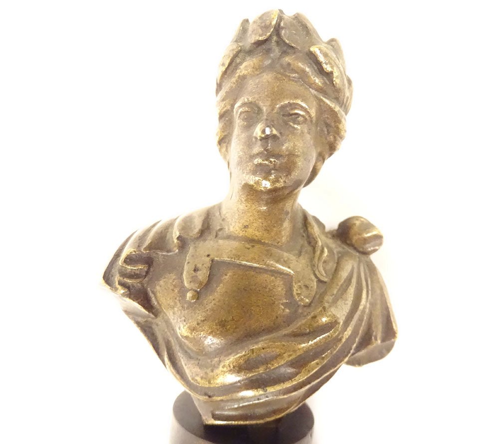 Small Bronze Sculpture Of An Ancient Woman's Bust Wearing A Laurel Wreath, An Allegory From The 18th Century-photo-4