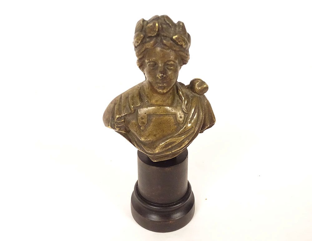 Small Bronze Sculpture Of An Ancient Woman's Bust Wearing A Laurel Wreath, An Allegory From The 18th Century