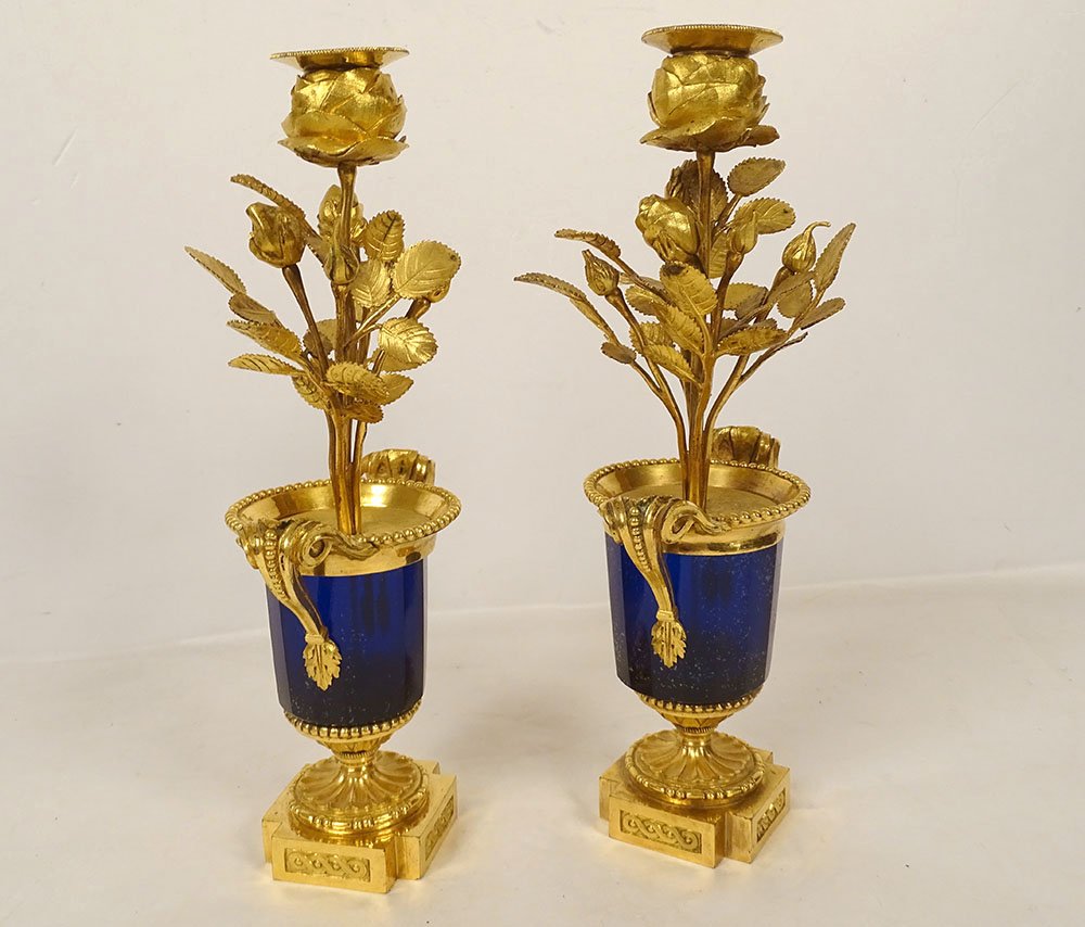 Paire bougeoirs Louis XVI vases cristal bleu bronze doré fleurs roses 18è-photo-4