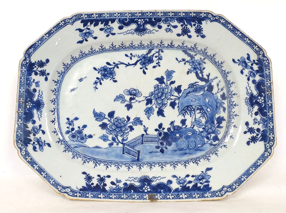Plat octogonal porcelaine Chine blanc-bleu paysage fleurs Qianlong XVIIIème