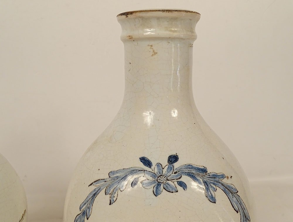 Pair Of Nevers Earthenware Pharmacy Jars In A Monochrome Palette Featuring Lemon Balm And Betony, 18th Century-photo-4